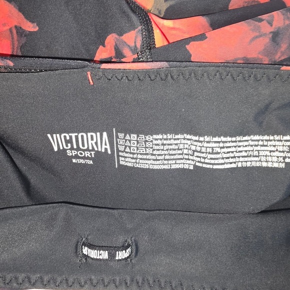 Victoria Secret Sports Bra Legging Set Black Roses Racer Back Athletic Mediu NWT - Picture 12 of 13